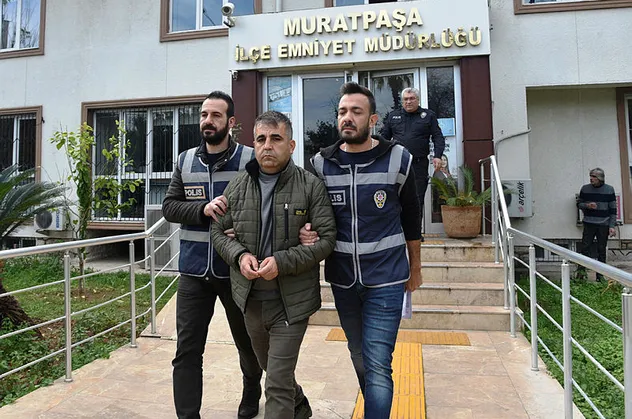 Cezaevinden kaçtı, hırsızlık yaptı