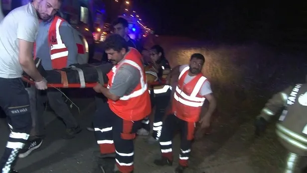 catalcada-gece-felaketi-otomobilin-agaclik-alana-devrilmesi-sonucu-cok-sayida-kisi-yaralandi-1687484261885.jpeg