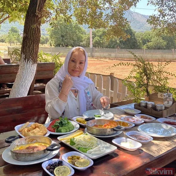 Türk halkı için 83 yaşında estetik yaptıran Bedia Akartürk son haliyle şaşırttı! Hülya Koçyiğit'le yan yana gelen Akartürk... - 17