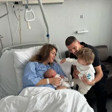 Milli futbolcu Merih Demiral ve model eşi Heidi Lushtaku’dan müjdeli haber! İkinci kez anne-baba oldular...
