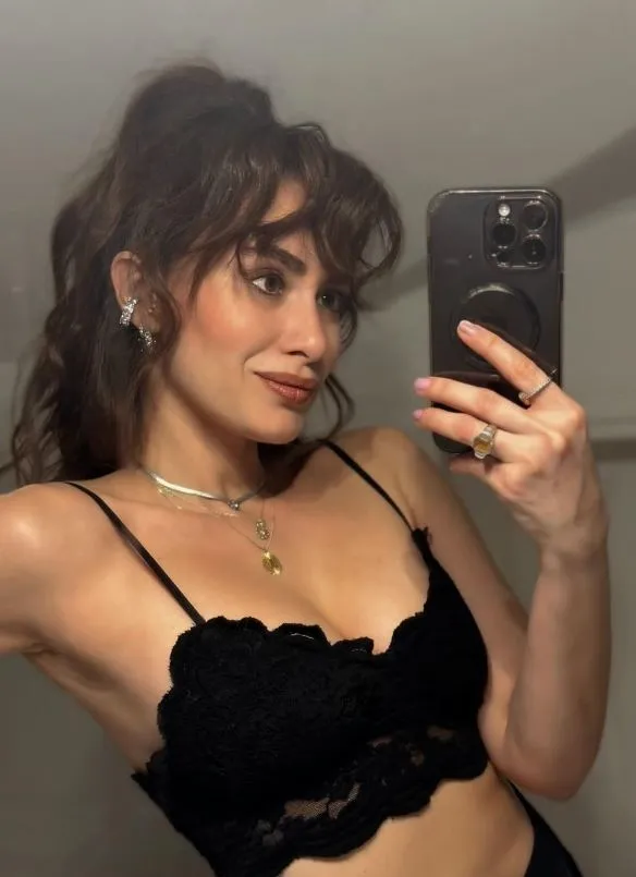 formunun-sirri-ortaya-cikti-hande-dogandemirin-incecik-olma-formulu-1729625772374.jpg Hande Doğandemir’in incecik olma formülü: Formunun sırrı ortaya çıktı-4