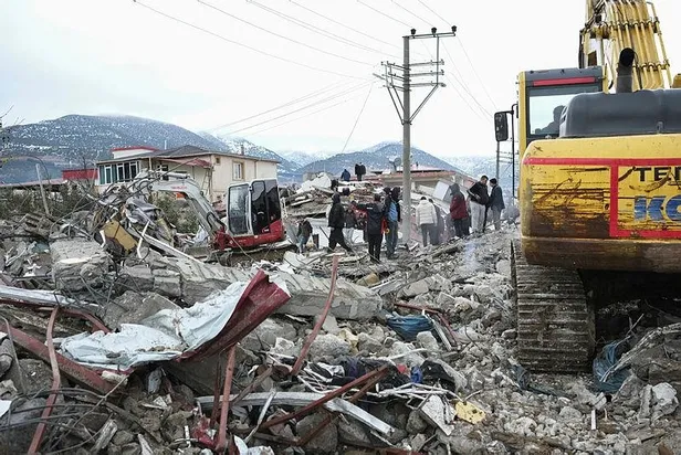 1675728427527.jpeg Türkiye tek yürek! Deprem sonrası 4 büyükler olmak üzere tüm kulüpler harekete geçti-2