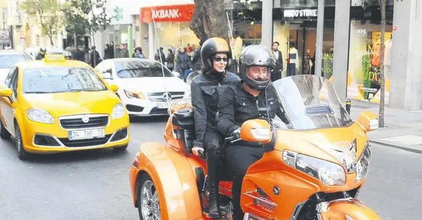 Cem Yılmaz ve sevgilisi Defne Samyeli, lüks motosikletle tur attı