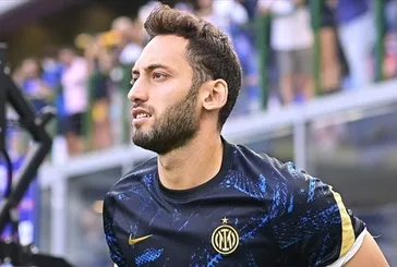 İtalyanlar kapıyı kapattı: Hakan Çalhanoğlu gelecek sezon da Inter forması giyecek