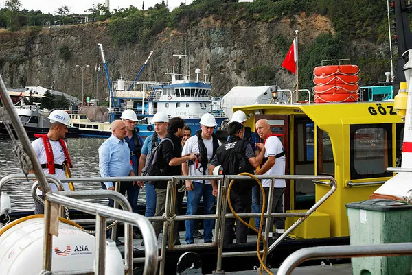 dunya-istanbuldan-gelecek-habere-kilitlendi-tahil-tasiyan-razoni-gemisinde-denetim-basladi-1659513521141.jpg Dünya İstanbul'dan gelecek habere kilitlendi! Tahıl taşıyan Razoni gemisi İstanbul Boğazı'ndan geçti-5