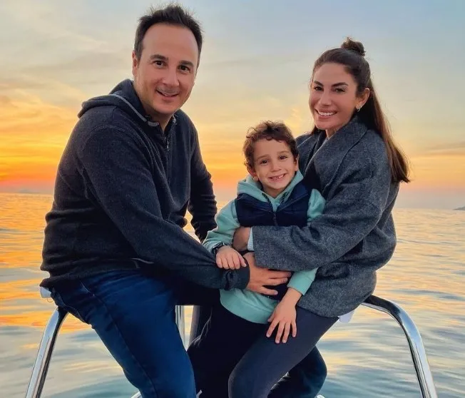 13 yıllık büyük aşk! EDHO'nun yıldızı Ceren Benderlioğlu'ndan Emir Benderlioğlu’yla çekirdek aile paylaşımı! İlk yorum Esra Erol’un kardeşinden... - 9