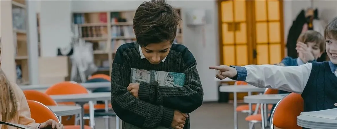 akran-zorbaligina-onlem-1784945811297.jpeg TBMM Akran Zorbalığı Raporu kabul edildi: Okullarda kamera, 7/24 destek hatları ve acil çağrı dönemi-3