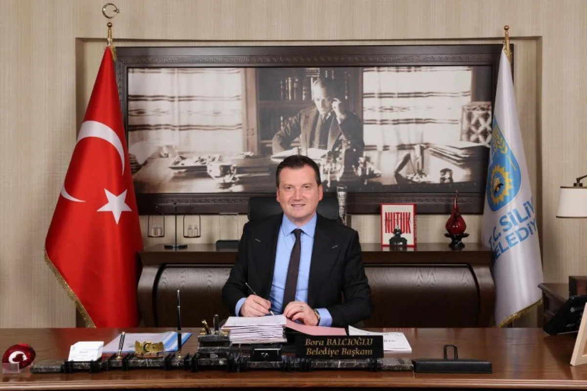 21-milyonluk-kamu-zarari-tutuklu-silivri-belediye-baskani-bora-balcioglu-gorevden-uzaklastirildi-1781632869997.jpeg Silivi'de 21 milyonluk kamu zararı: Belediye Başkanı Bora Balcıoğlu görevden uzaklaştırıldı | 11 saatlik emniyet ifadesinde ne dedi?-6