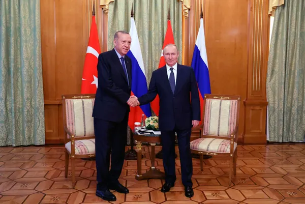 socide-turkiye-rusya-zirvesi-baskan-recep-tayyip-erdogan-putin-ile-gorusuyor-1659706012939.jpg