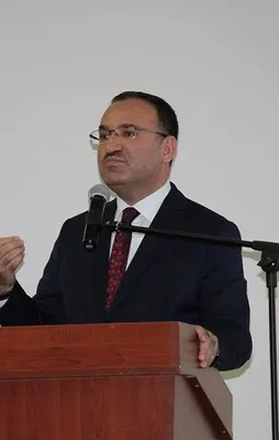 Bozdağ: Hayırcıların safına bakın