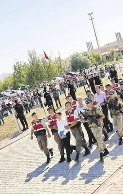 Bir ay süren yalancılar geçidi