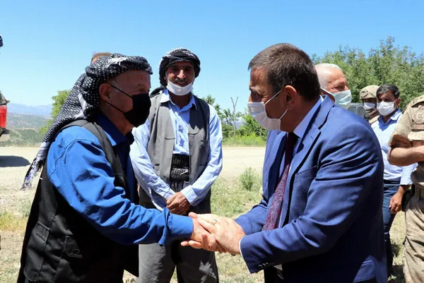 son-dakika-terorden-temizlenen-siirt-herekol-dagindaki-cemikari-yaylasi-gocerleri-agirliyor-1623245656410.jpg SON DAKİKA: Terörden temizlenen Siirt Herekol Dağı'ndaki Çemikari Yaylası göçerleri ağırlıyor-6