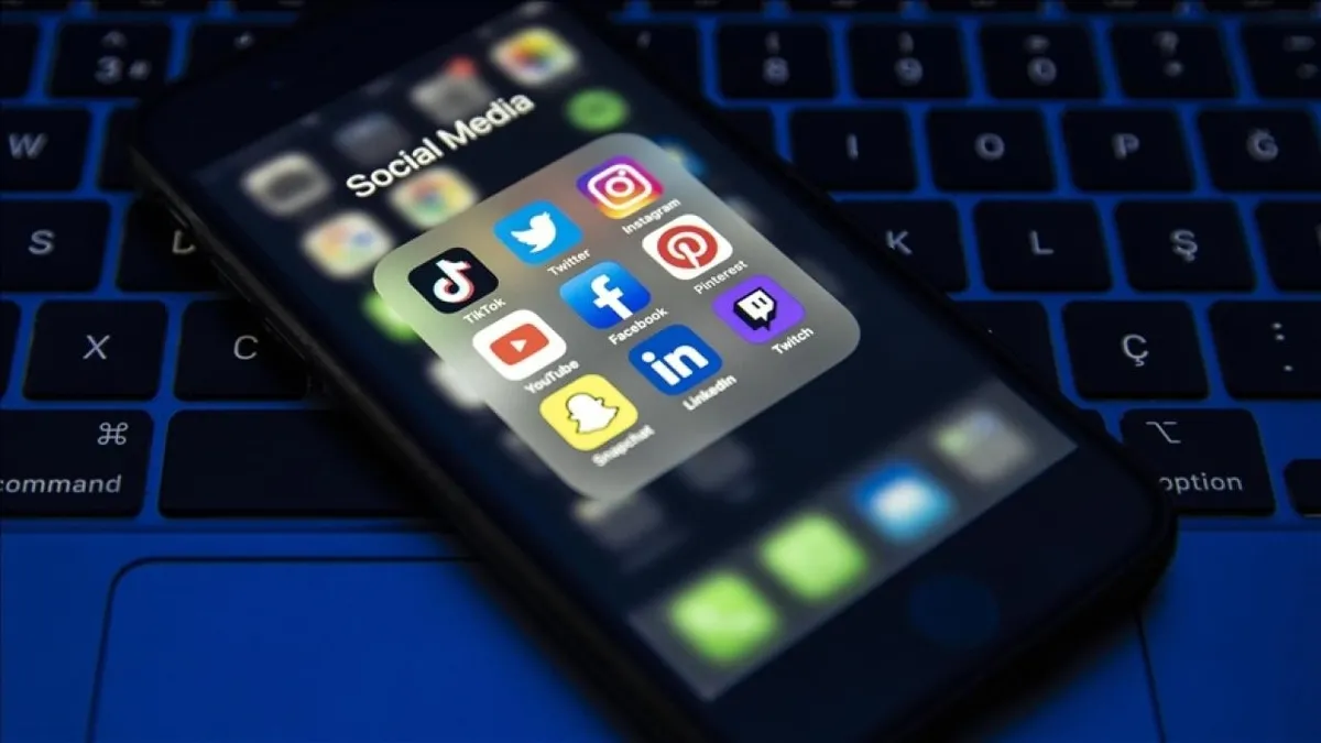 tbmm-genel-kurulunda-kabul-edilerek-yasalasti-15-yas-altina-sosyal-medya-yasagi-kurallara-uymayan-platformlara-1776894354140.jpeg TBMM Genel Kurulunda kabul edilerek yasalaştı: 15 yaş altına sosyal medya yasağı! Kurallara uymayan platformlara ceza kapıda-11