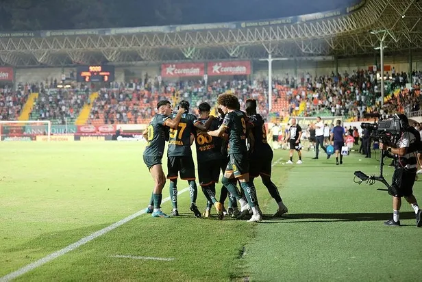 besiktas-3-0-one-gecmesine-ragmen-alanya-karsisinda-2-puan-birakti-1660520786816.jpeg Beşiktaş 3-0 öne geçmesine rağmen Alanya karşısında 2 puan bıraktı-2