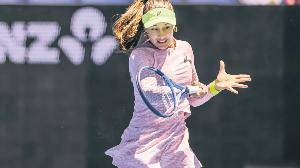 Bakan Bak'tan milli tenisçi Zeynep Sönmez'e teşekkür etti: Seninle gurur duyuyoruz