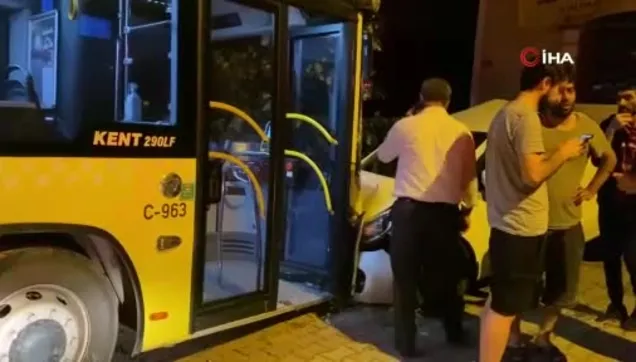 Sancaktepe’de yıkamaya götürülen İETT otobüsü kontrolden çıkarak otomobile çarptı