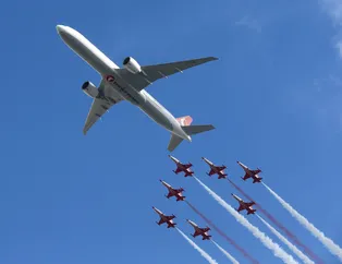 Tarihi anlar! İstanbul'un üstünden böyle geçtiler