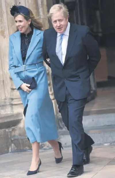 Türkiye Kovid-19 salgınına karşı evde kalırken binlece ölümün olduğu İngiltere'de parklar doldu-4