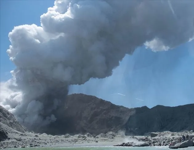 Yeni Zelanda’da yanardağ patlaması! 19 Ölü!