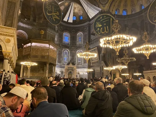 Fethin 570’inci yılında Ayasofya'ya akın: Başkan Erdoğan'ın zaferinin ardından sabah namazına koştular-10