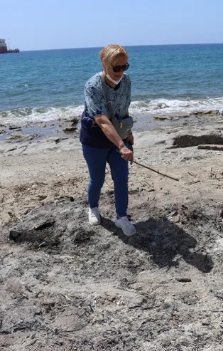 Cezası 120 bin TL! Kum zambakları koparılarak yakıldı