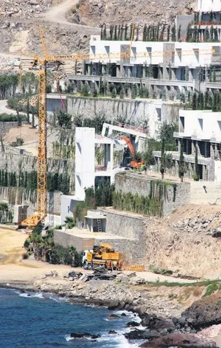 Bodrum'da 15 gündür yıkılamayan asansör 3 günde yerle bir edildi
