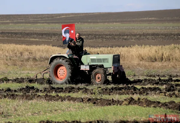 Helal sana Kerim amca! 83 yaşında traktörle tarlasına 10 Kasım yazdı - 6