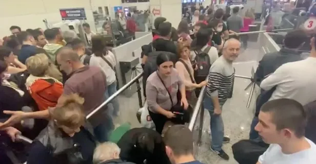 Türkiye'den Gürcistan'a iPhone seferi: İzdihamda bayılanlar oldu