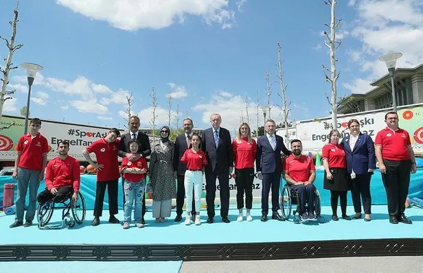 baskan-erdogandan-ozel-egitim-okullarina-spor-malzemesi-dagitim-toreninde-onemli-aciklamalar-1652358463848.jpeg