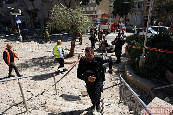 Siyonistler tası tarağı toplayıp kaçıyor! A Haber İsrail Tel Aviv'deki yıkımı görüntüledi... Binalar enkaza, araçlar hurda yığınına döndü - 1