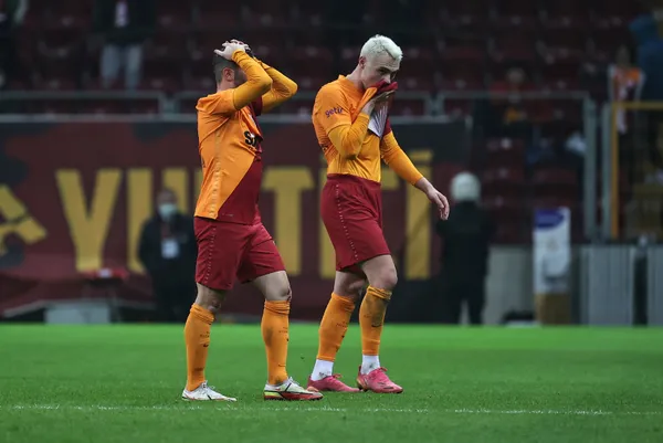 galatasaray-tersten-tarih-yazdi-avrupada-zirvede-1641803712421.jpg Galatasaray tersten tarih yazdı! Avrupa'da zirvede-8