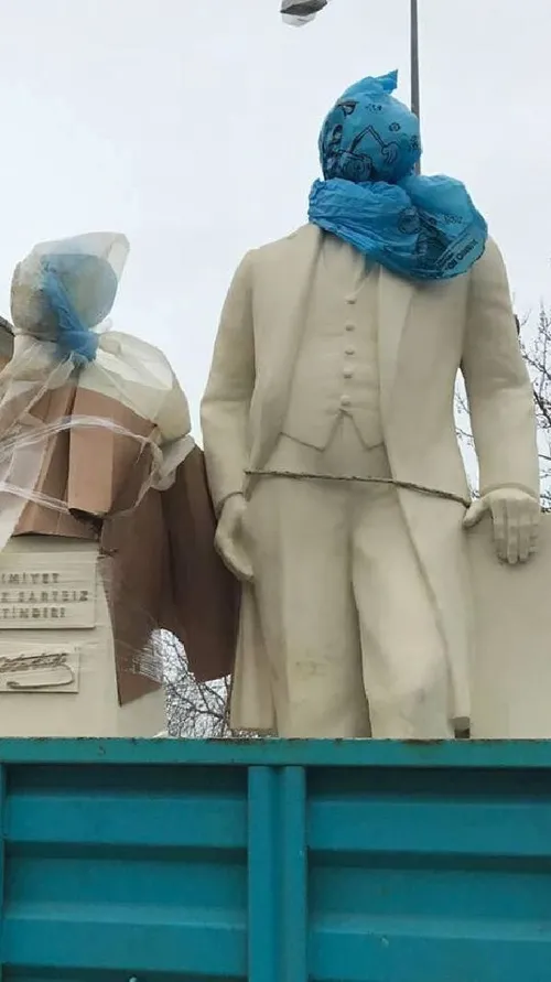 CHP, Atatürk'ün kafasına çöp poşeti geçirdi-2