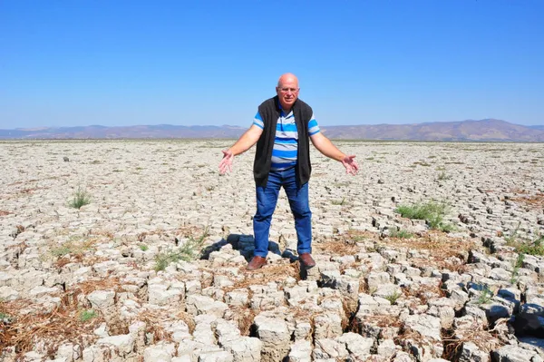 tarim-ve-orman-bakanligi-tamamen-kuruyan-marmara-golunun-kurtarilmasi-icin-calisma-baslatti-1651823282812.jpg Tarım ve Orman Bakanlığı tamamen kuruyan Marmara Gölü'nün kurtarılması için çalışma başlattı-2