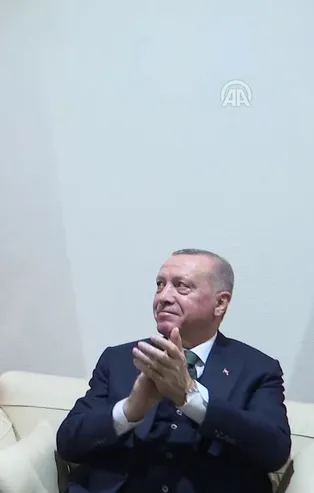 Sevgi Evleri'nde yetişen gençlerin türküsü Başkan Erdoğan'ı duygulandırdı