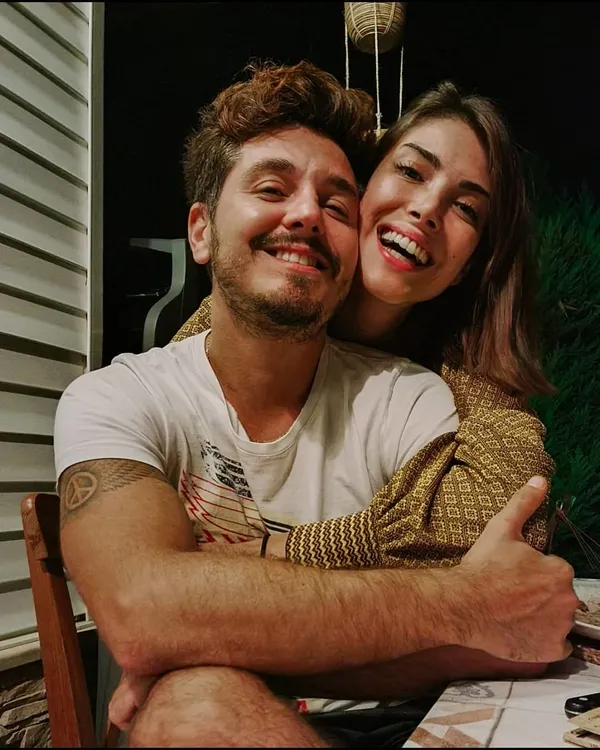 1617712492274.jpg Kolpa grubunun solisti Barış Yurtçu aşka geldi! Eşi Deniz Baysal’ın doğum gününü bakın nasıl kutladı-6