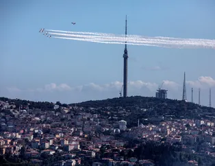 Türk Yıldızlarından İstanbul Boğazında nefes kesen gösteri