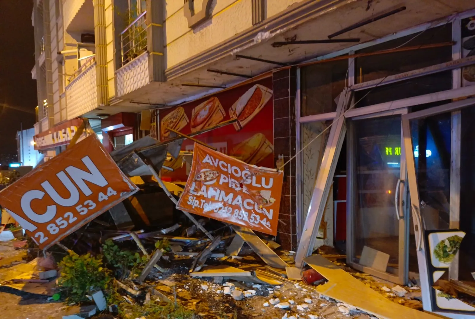 Kayan kamyon 11 aracı biçti!