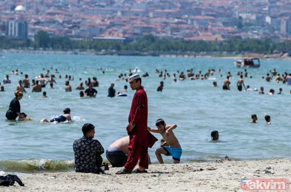 İstanbullular Kurban Bayramı'nda halk plajına akın etti - 3