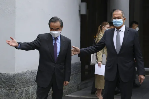 rusya-disisleri-bakani-sergey-lavrovun-dikkat-ceken-maskesi-fckng-qrntn-1616421233158.jpg Rusya Dışişleri Bakanı Sergey Lavrov'un dikkat çeken maskesi: FCKNG QRNTN-2