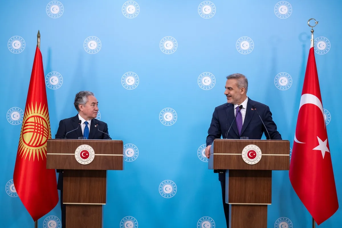 bakan-fidandan-netanyahuya-tepki-politikasi-kaosu-destekliyor-1782914763432.jpeg