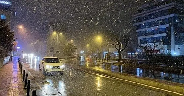 Sıcaklığın düşmesiyle birlikte İstanbul’da yer yer kar yağışı etkili oldu