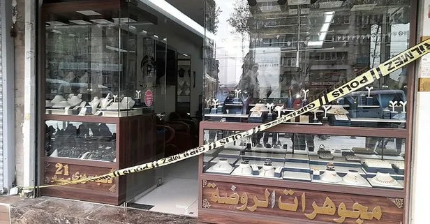 İstanbul’da kuyumcu soygunu! Altınları çalmak isterken yangın çıkardılar