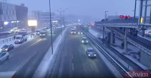 İstanbul’da kar yağdı trafik kilitlendi! İETT otobüsleri yine yolda kaldı - 18