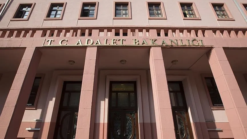 adalet-teskilatina-15-bin-yeni-personel-alinacak-1780687022230.jpeg Adalet teşkilatına 15 bin yeni personel alınacak! Bakan Gürlek detayları duyurdu | İşte başvuru tarihleri-3