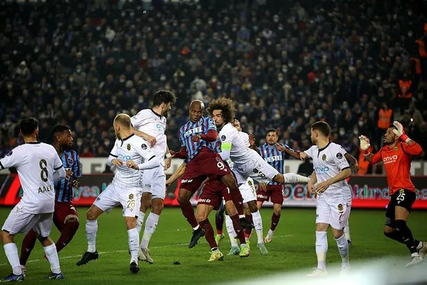 cornelius-sov-trabzonspor-1-0-yeni-malatyaspor-mac-sonucu-1641583563394.jpeg