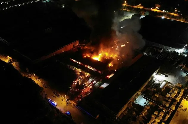 Elazığ Organize Sanayi Bölgesinde fabrika yangını!