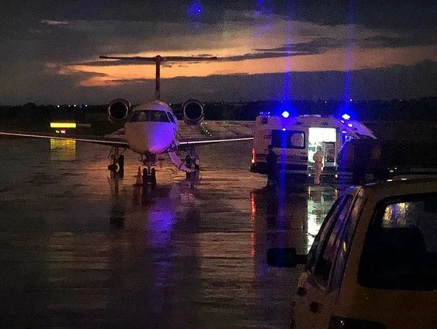 Son dakika: Kovid-19'a yakalanan Türk vatandaşı ve ailesi ambulans uçakla Mısır'dan Türkiye'ye getirildi-2