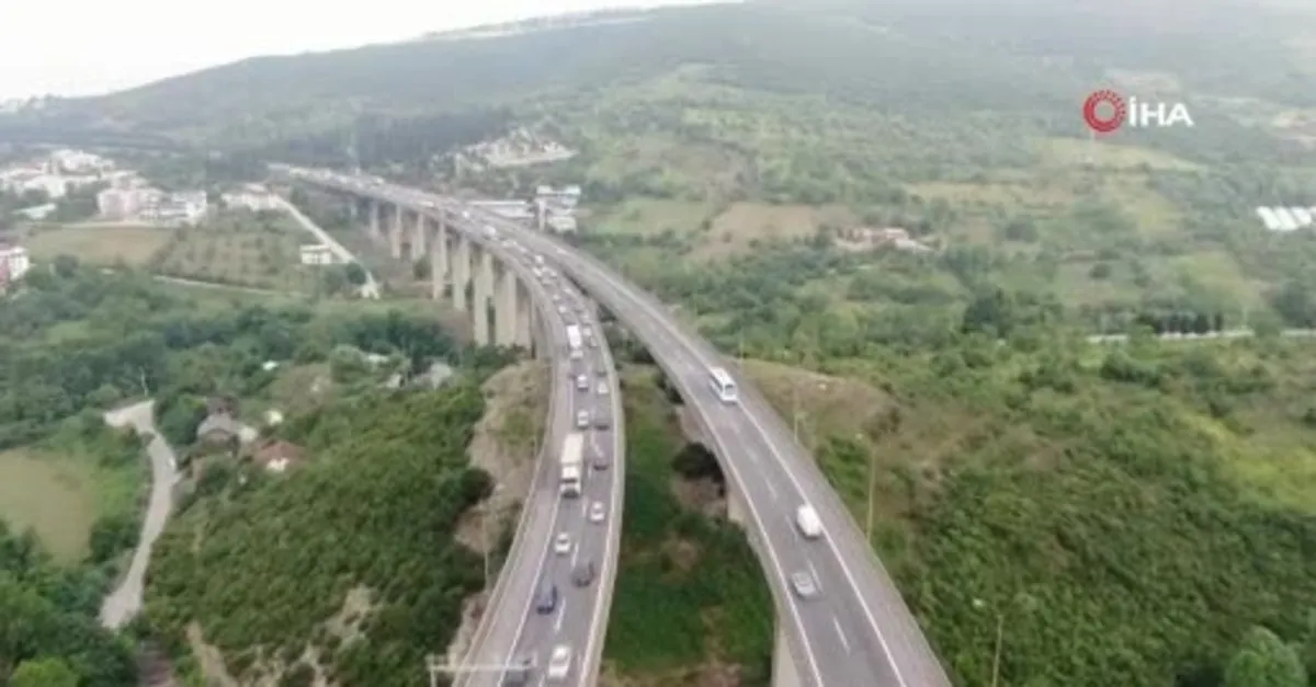 9 günlük bayram tatilinin ilk gününde TEM’de trafik yoğunluğu