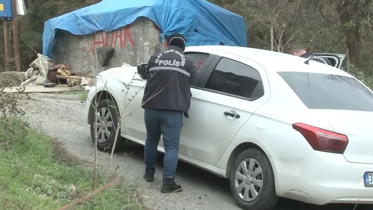 İstanbul Arnavutköy'de kurşunlanmış otomobil terk edilmiş halde bulundu