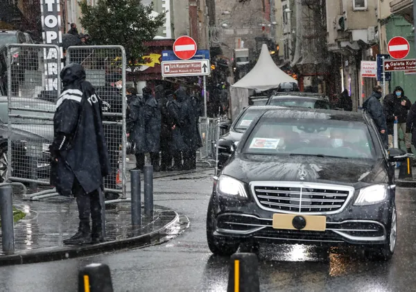 israil-cumhurbaskani-isaac-herzog-istanbul-beyoglunda-neve-salom-sinagogunu-ziyaret-etti-1646910303259.jpg İsrail Cumhurbaşkanı Isaac Herzog İstanbul Beyoğlu'nda Neve Şalom Sinagogu'nu ziyaret etti-3